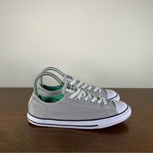 Converse - Chuck Taylor Low Top Sneakers - Youth 5